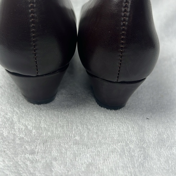 Soft Style, brown, 1 inch loafer- pre-loved - Picture 5 of 6